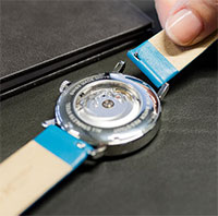 Fixation rapide Hirsch Quick Release sur l'entrecorne d'une montre