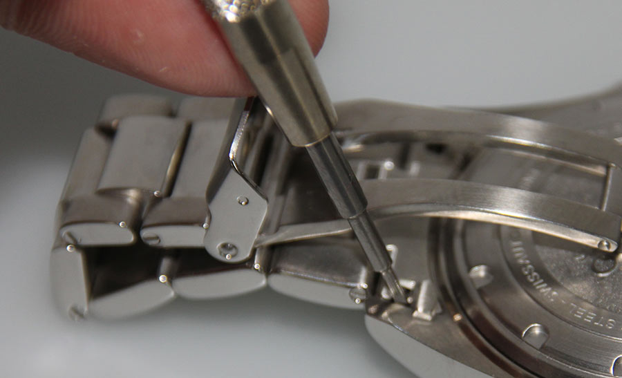demonter bracelet montre métal