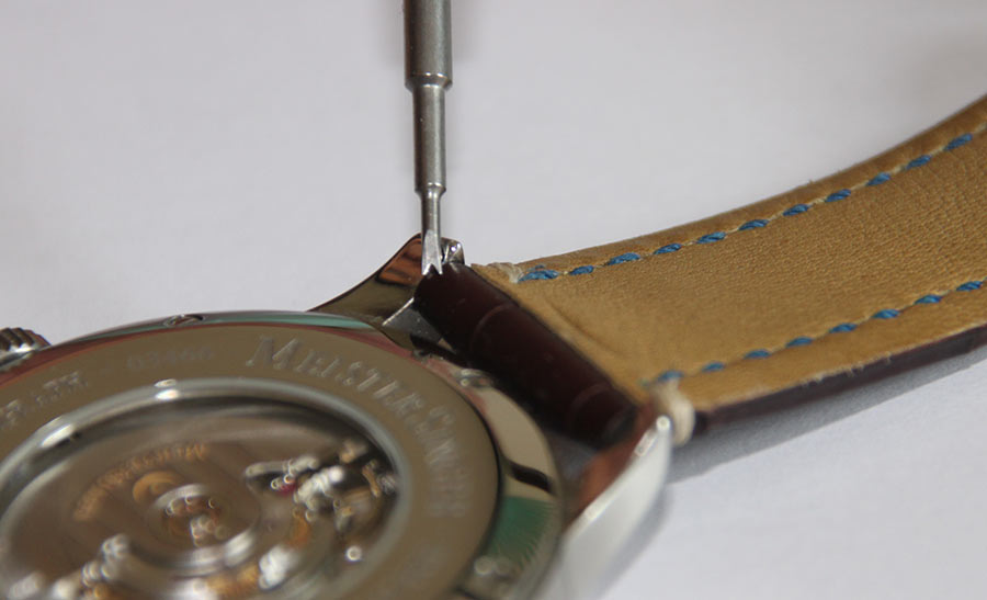 Comment enlever et changer son bracelet de montre ?